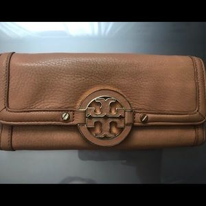 tory burch wallet